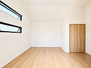 洋室（約5.2帖）バルコニーに面した開放感のあるお部屋です。※CG加工により家具・小物等を消した画像です