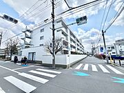 買い物施設が充実の便利な住環境です。