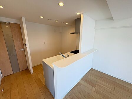 会話が弾むカウンターキッチン！料理を運ぶなど、お子さんのお手伝いの機会も増えそうです。