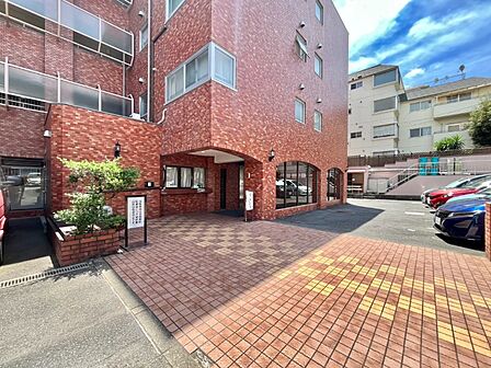 掃除の行き届いた綺麗なエントランス。管理体制良好です。
