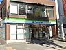 周辺：一階が店舗で二階がイートインスペースです。