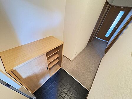 毎日気持ちよく出入りできる、明るく開放的な玄関です。