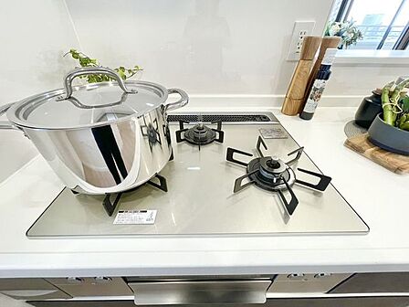 料理の幅が広がる、同時進行できる3口コンロのキッチン。