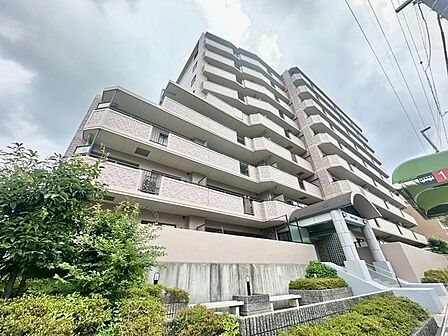 穏やかな住環境と充実の生活利便性を備えたこの地で誇りに思える住まいを実現。