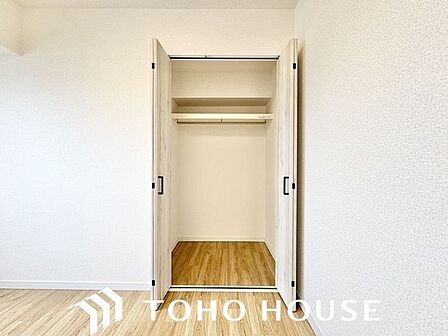 無駄を省き有効に活用した収納スペース。細々したモノを片付けられて便利です。