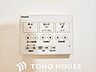 トイレ：トイレのウォシュレットリモコン。充実の機能が備わっています。
