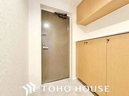 玄関はお家の顔としてすっきりとした素敵な空間に。印象のよい玄関は爽やかな住まいへの入り口です。