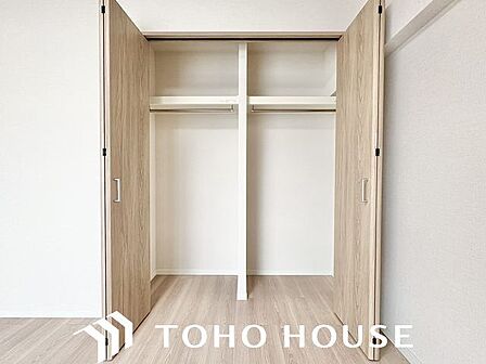 充分な収納スペースを確保。居室内に余計な家具を置く必要がないので、シンプルですっきりとした暮らし。