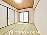 寝室：和室は心落ち着く空間。家族団らんや来客時の客間等々、多目的に活用出来る便利なスペースです。