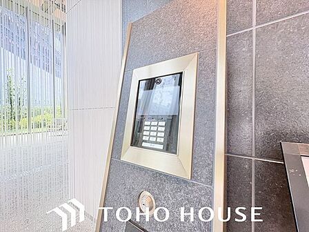 オートロックなど防犯面に配慮した住まいです。