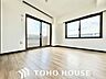 洋室：過ぎ行く時間をゆったりと感じることができる落ち着いたお部屋。プライベートな時間を満喫できます。