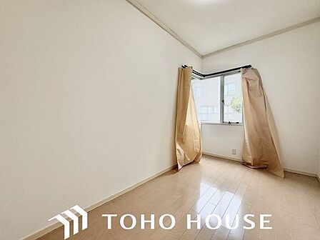 一日の疲れをいやしてくれる主寝室。時を忘れて過ごす場所として過ごせるお部屋。