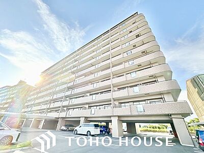 外観:爽やかな青空の下に贅沢なほどに降り注ぐ陽光、豊かな居住性。クオリティが見事に調和した住空間。 外観:爽やかな青空の下に贅沢なほどに降り注ぐ陽光、豊かな居住性。クオリティが見事に調和した住空間。