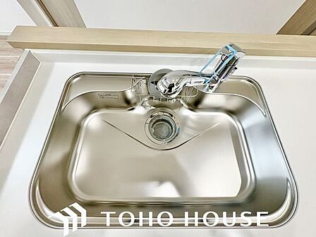 調理器具や食器類もゆったり洗えるシンクが嬉しいですね。