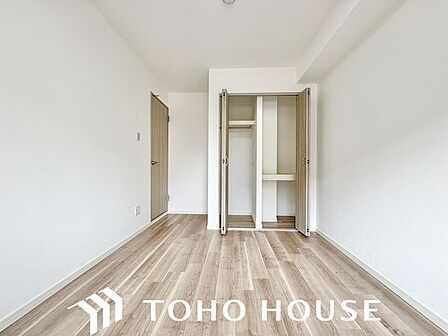 無駄を省き有効に活用した収納スペース。細々したモノを片付けられて便利です。