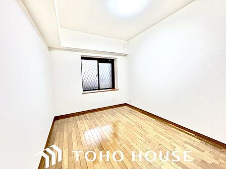 一日の疲れをいやしてくれる主寝室。時を忘れて過ごす場所として過ごせるお部屋。