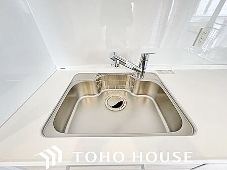 調理器具や食器類もゆったり洗えるシンクが嬉しいですね。