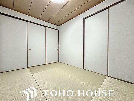 和室は心落ち着く空間。家族団らんや来客時の客間等々、多目的に活用出来る便利なスペースです。
