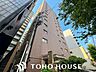 外観：一日のはじまり、一日の終わり、お住まいは変わらずご家族を見守り、受け入れてくれます。（空の加工を生成AIで行っています。）