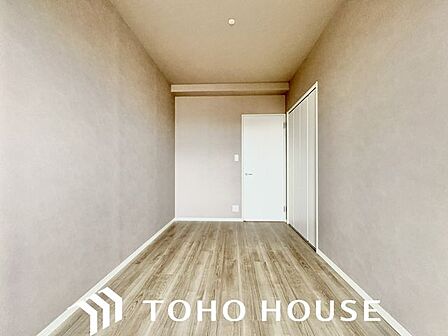 木の温もりがやさしい、フローリングのお部屋です。ゆっくり趣味の時間を楽しめます。