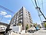外観：住む人がいつまでも心地良さを感じ続けられる多様な住空間を創造します。（空の加工を生成AIで行っています。）