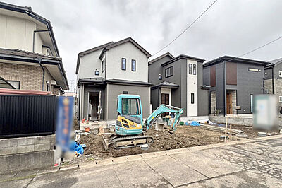 外観:ゆったり並列駐車2台OK♪プライバシーを守れる裏庭付き!現地(2026年10月)撮影 外観:ゆったり並列駐車2台OK♪プライバシーを守れる裏庭付き!現地(2026年10月)撮影
