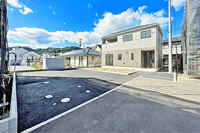 外観:2階居室は南向きで陽当たり良好♪現地(2026年10月)撮影 外観:2階居室は南向きで陽当たり良好♪現地(2026年10月)撮影