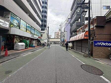 前面道路(西側)