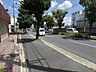 外観：前面道路含む現地写真