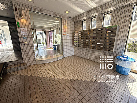 【エントランス】管理体制も良くキレイに保たれています。