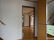 玄関から室内をみる