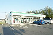 ファミリーマート鶴巻温泉駅前店（352m）