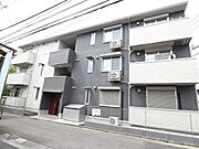 シンプルな外観の建物です。