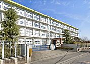 平塚市立山下小学校（750m）
