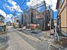 外観：前面道路を含めた現地写真です。