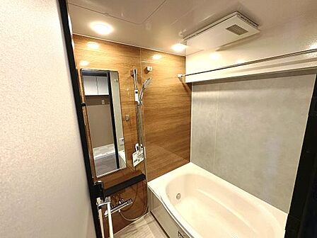 スタイリッシュな浴室で1日の疲れをゆったり癒されるのもいいですね。