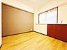 室内：充分な広さと収納機能を備えた部屋はお子様の自発性と成長を促します。お子様の成長を支える、勉強や好きなことに没頭する学びの空間にどうぞ。