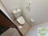 トイレ：こちらはトイレです。清潔感があり、安心して使用できます。