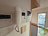 室内：TVモニター付インターホンです。来客者の顔が見えるので安心！