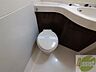 トイレ：ユニットバス内のトイレです。一人暮らしなら十分ですね。