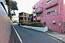 その他：敷地南側の前面道路（東側から）