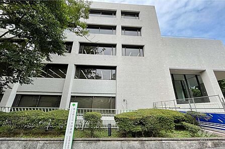 都立中央図書館の外観