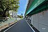 その他：敷地の南西側前面道路（北西側から）