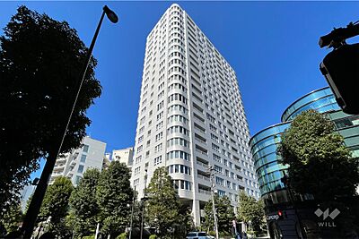外観：青山ザタワーの外観（南西側から）