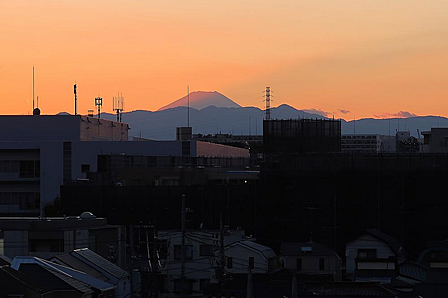 室内からの富士山夕景。