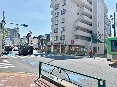 まいばすけっと東小松川2丁目店 190m
