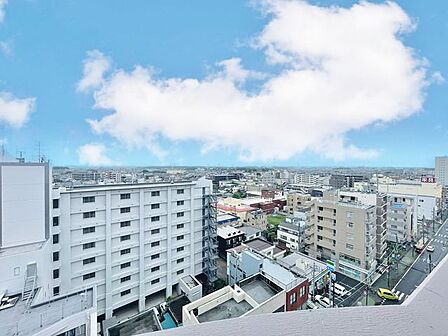 「眺望」穏やかな街並みを一望しながら、爽やかな風と柔らかく降り注ぐ陽光を感じて頂けます。