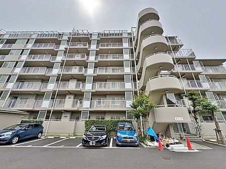 「心地良く暮らしを彩る充実のライフスタイルを」歩いていける距離に、教育施設やお買い物施設が揃う街並み。