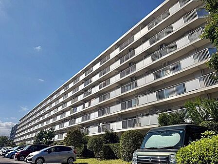 「心地良く暮らしを彩る充実のライフスタイルを」歩いていける距離に、教育施設やお買い物施設が揃う街並み。