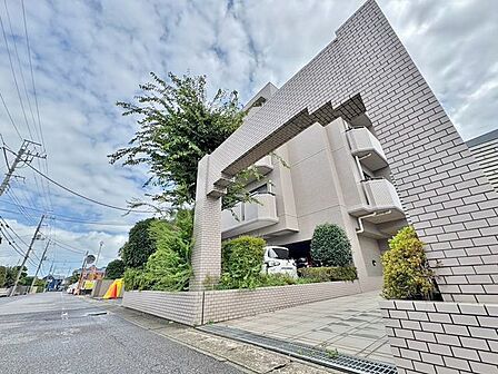 「心地良く暮らしを彩る充実のライフスタイルを」歩いていける距離に、教育施設やお買い物施設が揃う街並み。